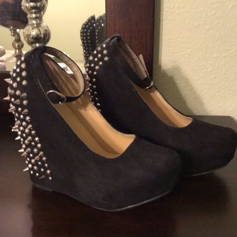 Spike shoes